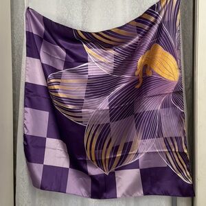 TATCHI SILKY SQUARE SCARF